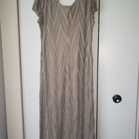 Nude and Silver cocktail/evening dress - Picture 1 of 3